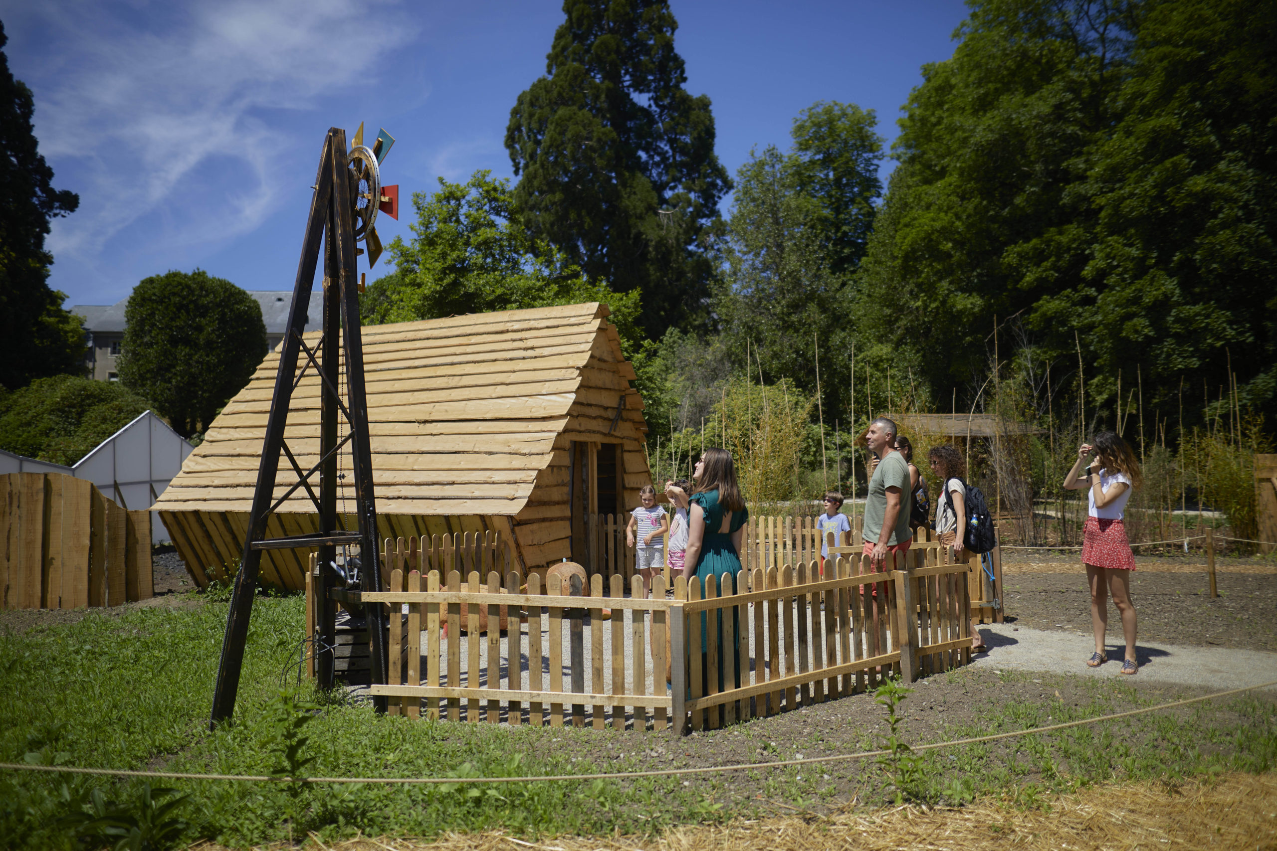 Cabanes des trois petits cochons dans les jardins du Parc de Wesserling